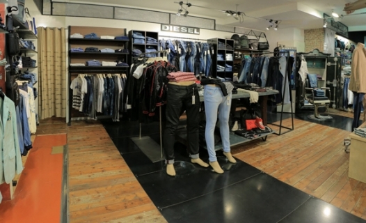 Giglio Bagnara Clothing store in Sestri Ponente Giglio Bagnara Clothing store in Sestri Ponente