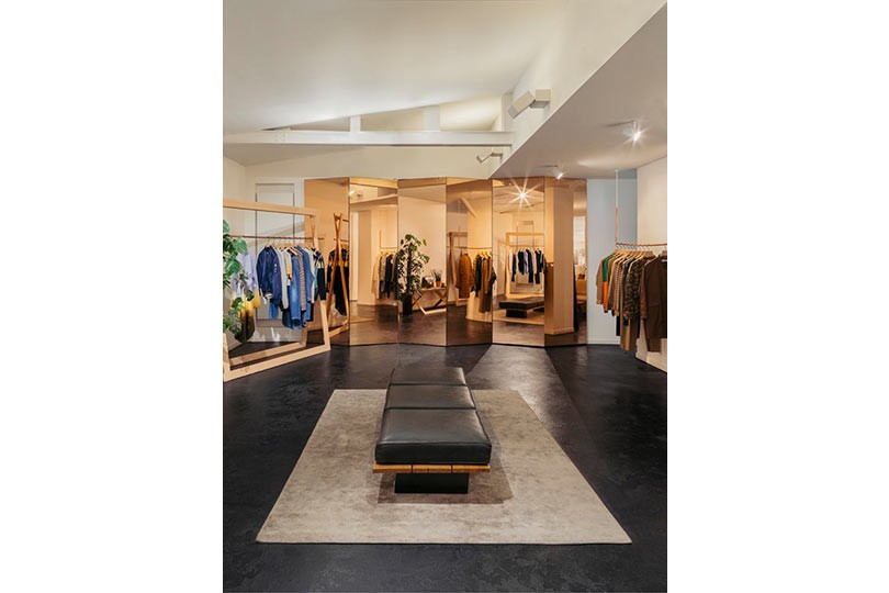 Tom Greyhound Clothing store in Parigi