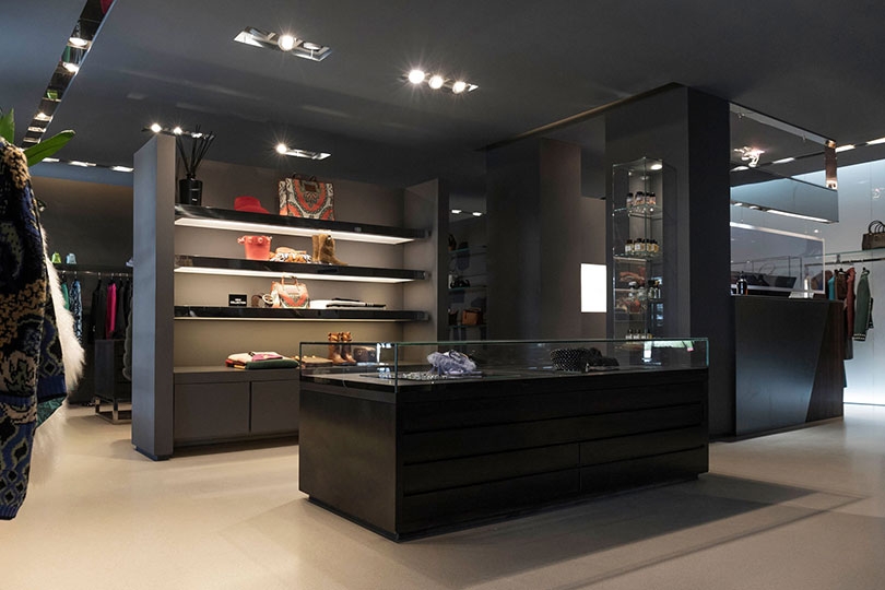 Julian Fashion Milano Marittima Donna Clothing store in Milano