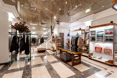 Alvorlig seng personificering Boutique: Valentino | Valentino Store Locator | YourShoppingMap.com